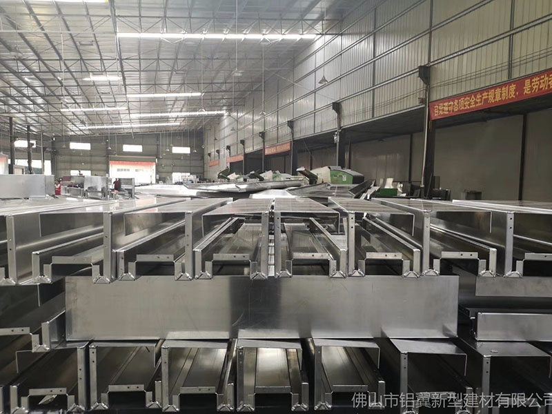 6号铝單(dan)板生(sheng)産(chan)車(che)间